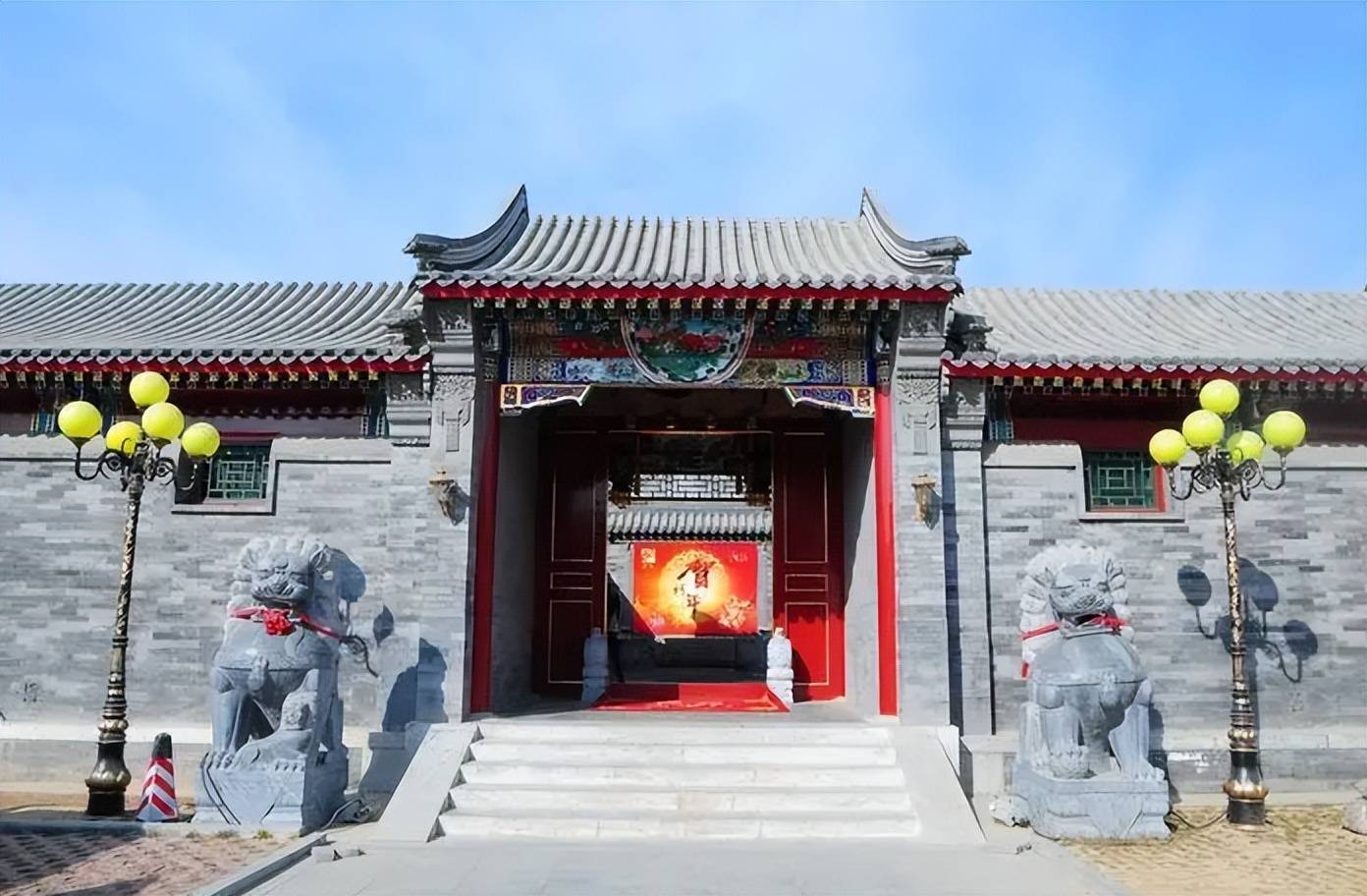 俗话说“一户开两门，人财都难存”两门指的是什么？有什么道理？_