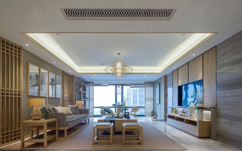 天花板的颜色及照明客厅的天花板可以设计一个圆形的"天池",聚气聚水