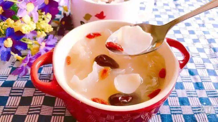 2.百合乌药汤材料:百合30克,乌药10克,水煎服.