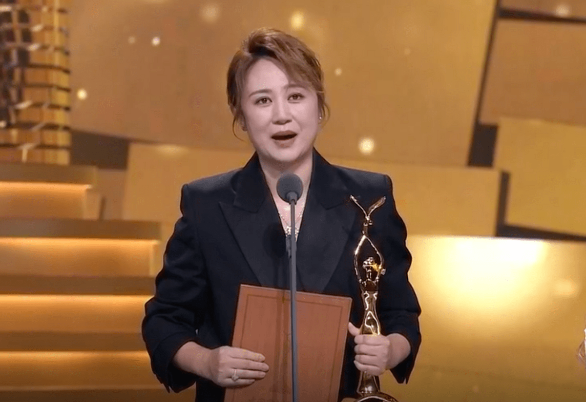 殷桃二封影后现场哽咽,影帝雷佳音实至名归_角色_人世间_作品