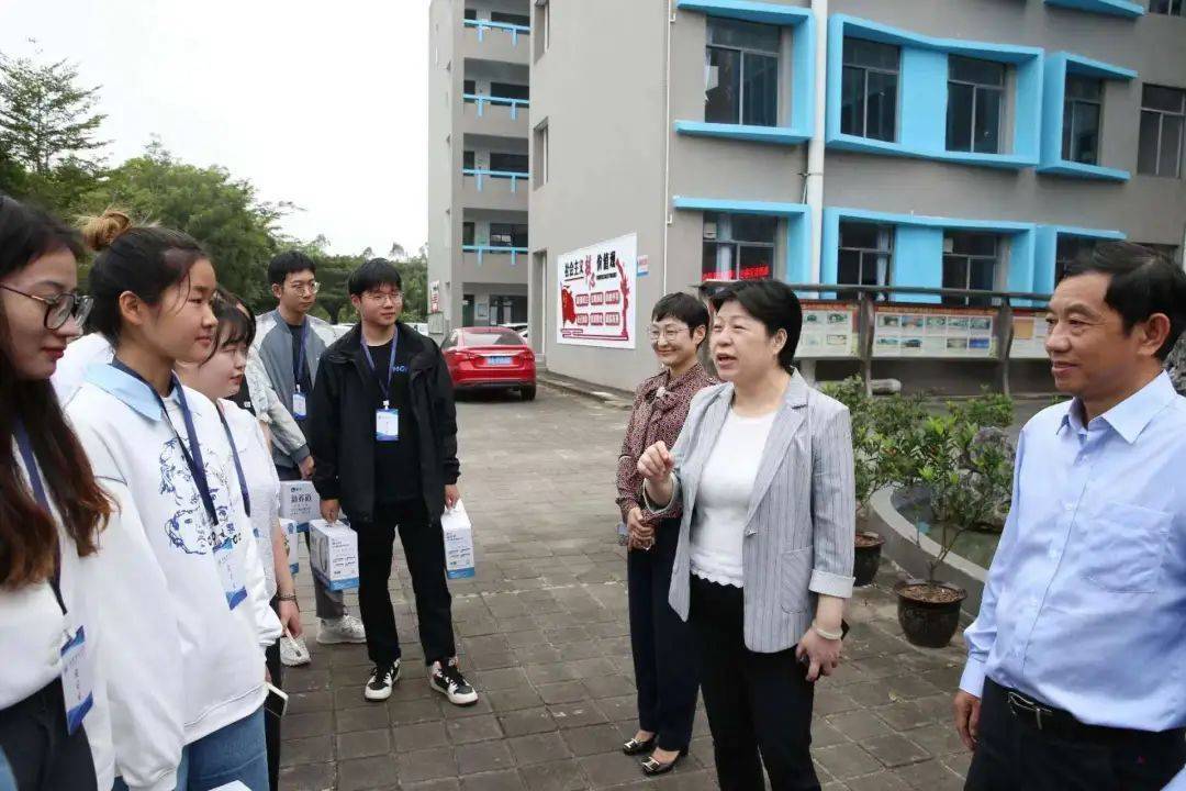 海南師範大學在屯昌中學建立教育碩士專業學位研究生聯合培養基地