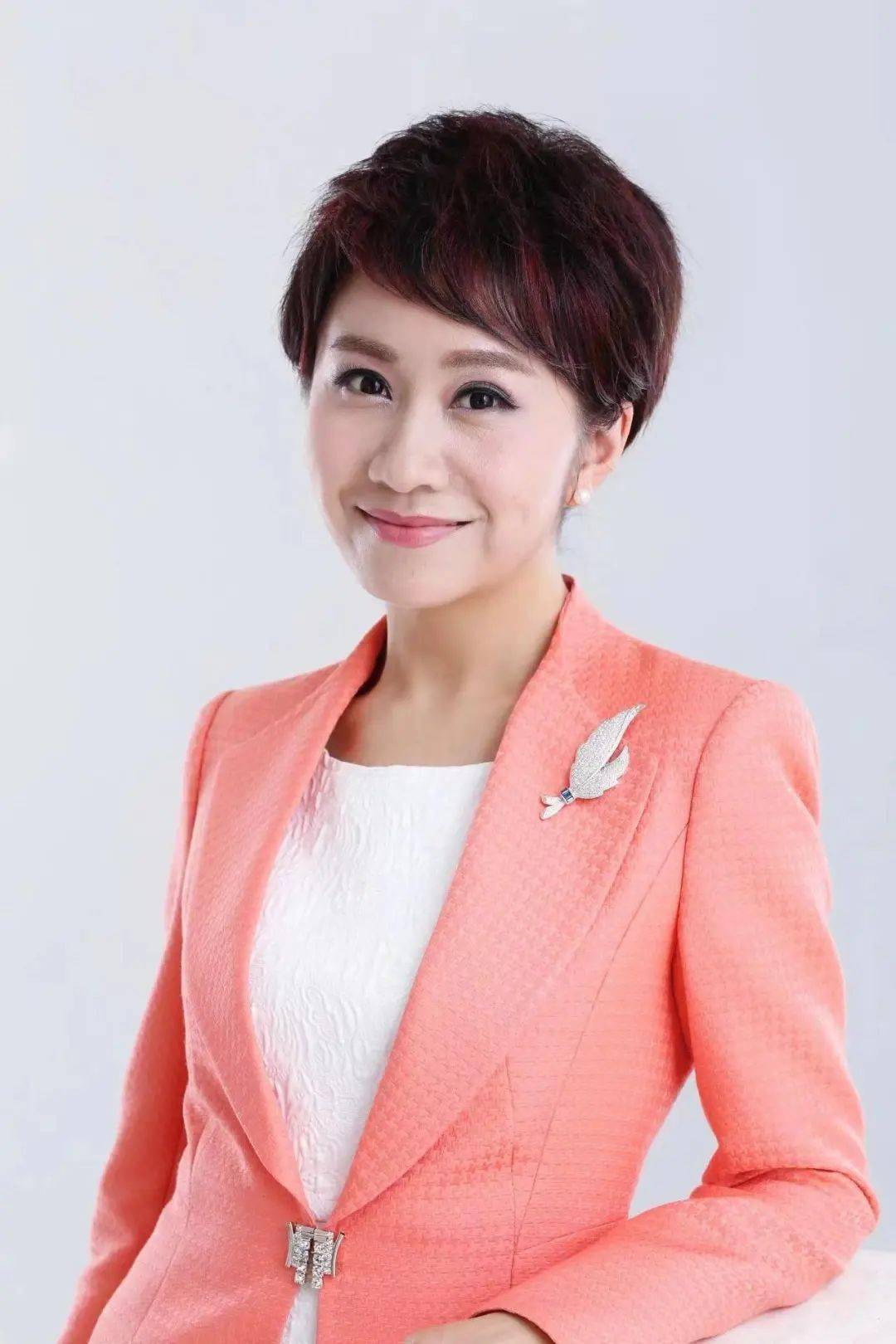 朱亚南上海广播电视台资深新闻主播推荐书目《单身旅行:带着偏见上路