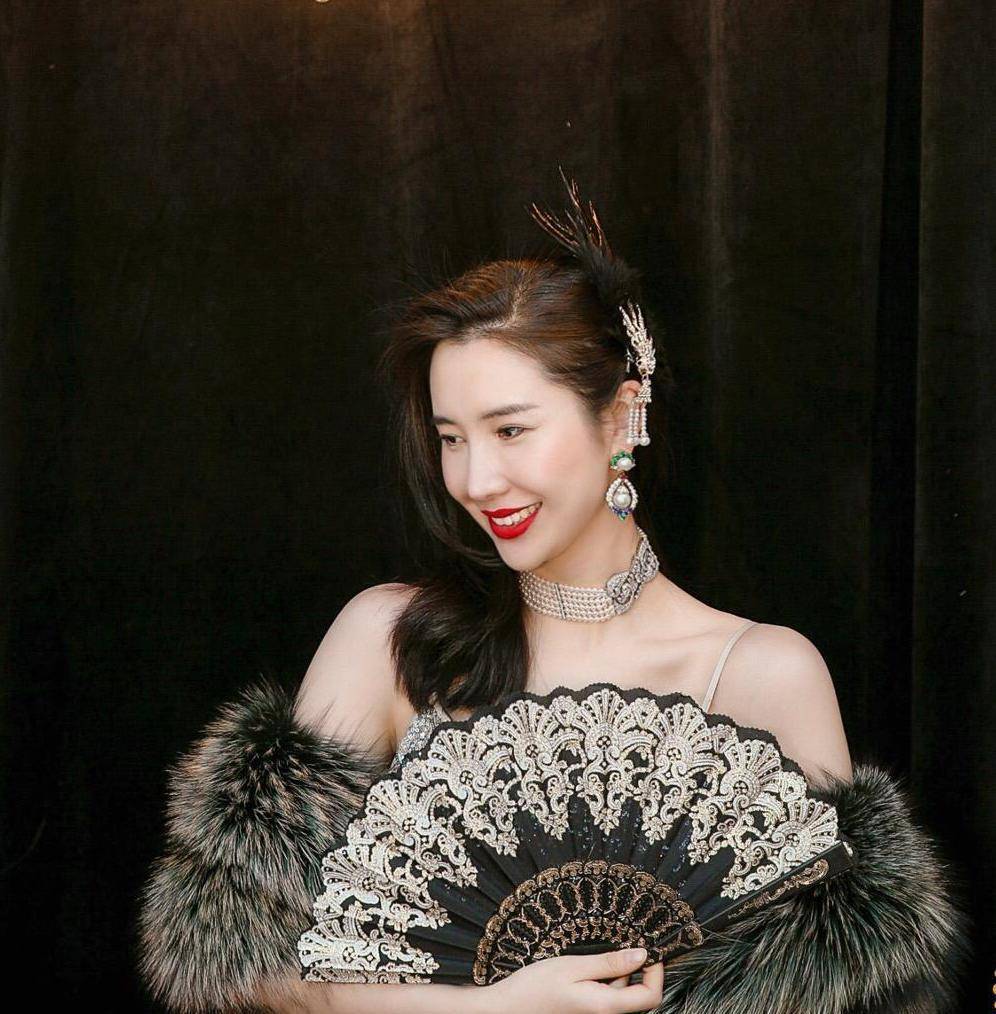 但无论外界如何评判董花花,但都希望她和蒋凡的婚姻关系很好,事业也会