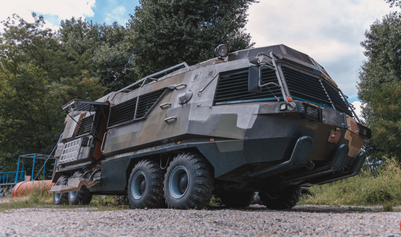 "基地车"惊现东乌!竟是由乌军人员手工打造,这车究竟有啥用?