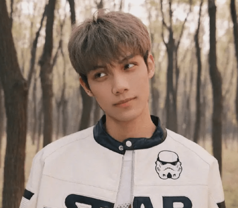 段星星现身机场再次跟粉丝道歉,网友:跟周扬青分手了?_工作_恋情_富婆