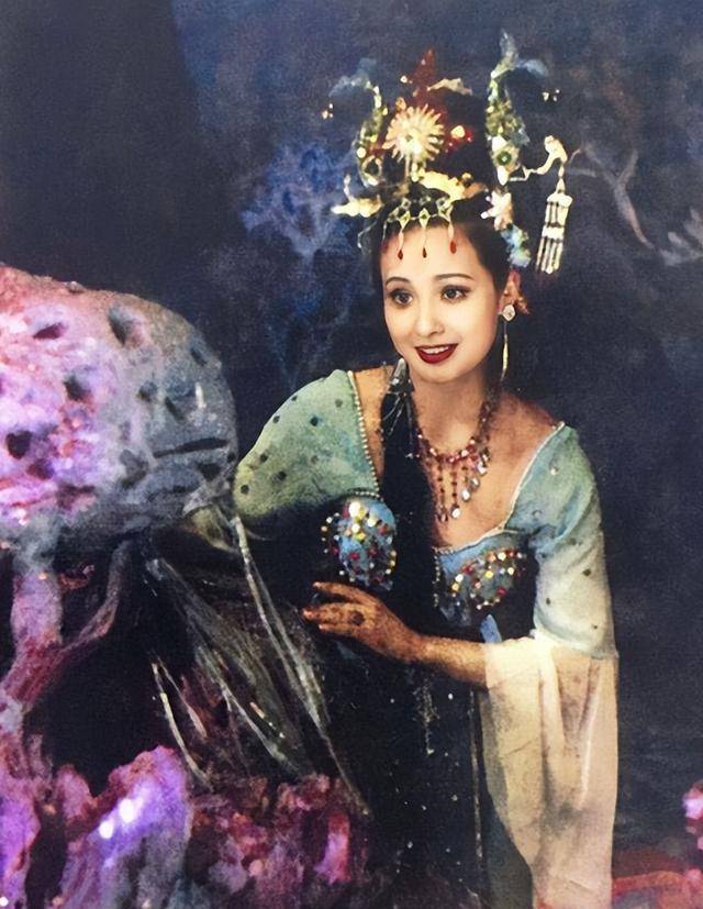 中许多人印象最为深刻的一位公主便是万圣公主了,她是碧波潭万圣龙王