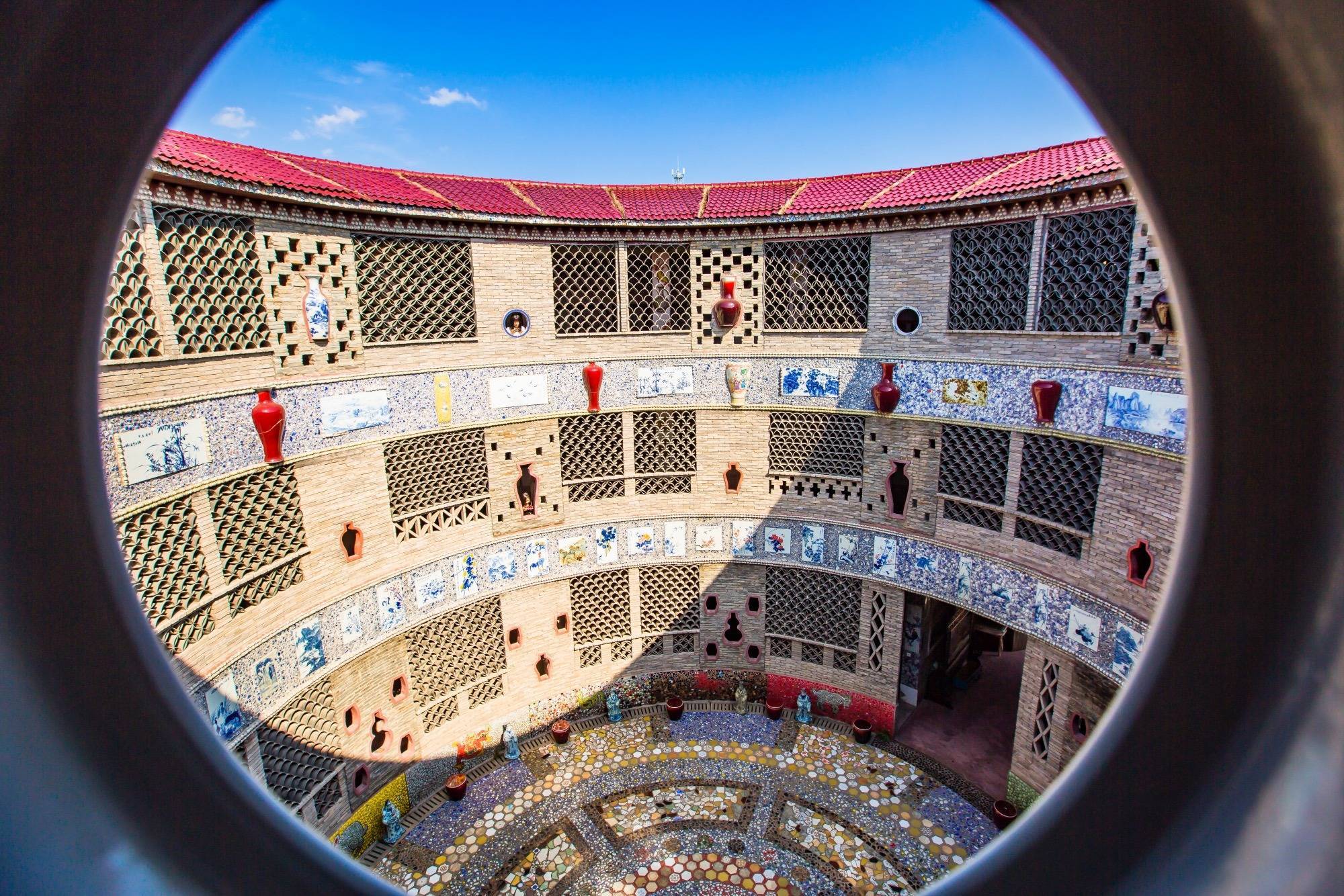 江西景德镇,有一座6万多件瓷器打造的瓷宫,充满了传奇和惊喜_陶瓷