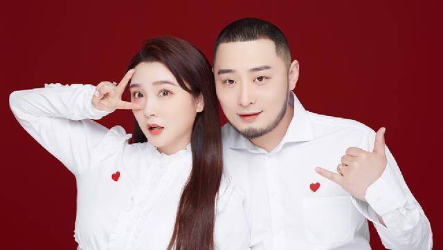 未婚夫是sdt娱乐总制作人夏震,没能成团出道,就成为训练生的老板娘,这