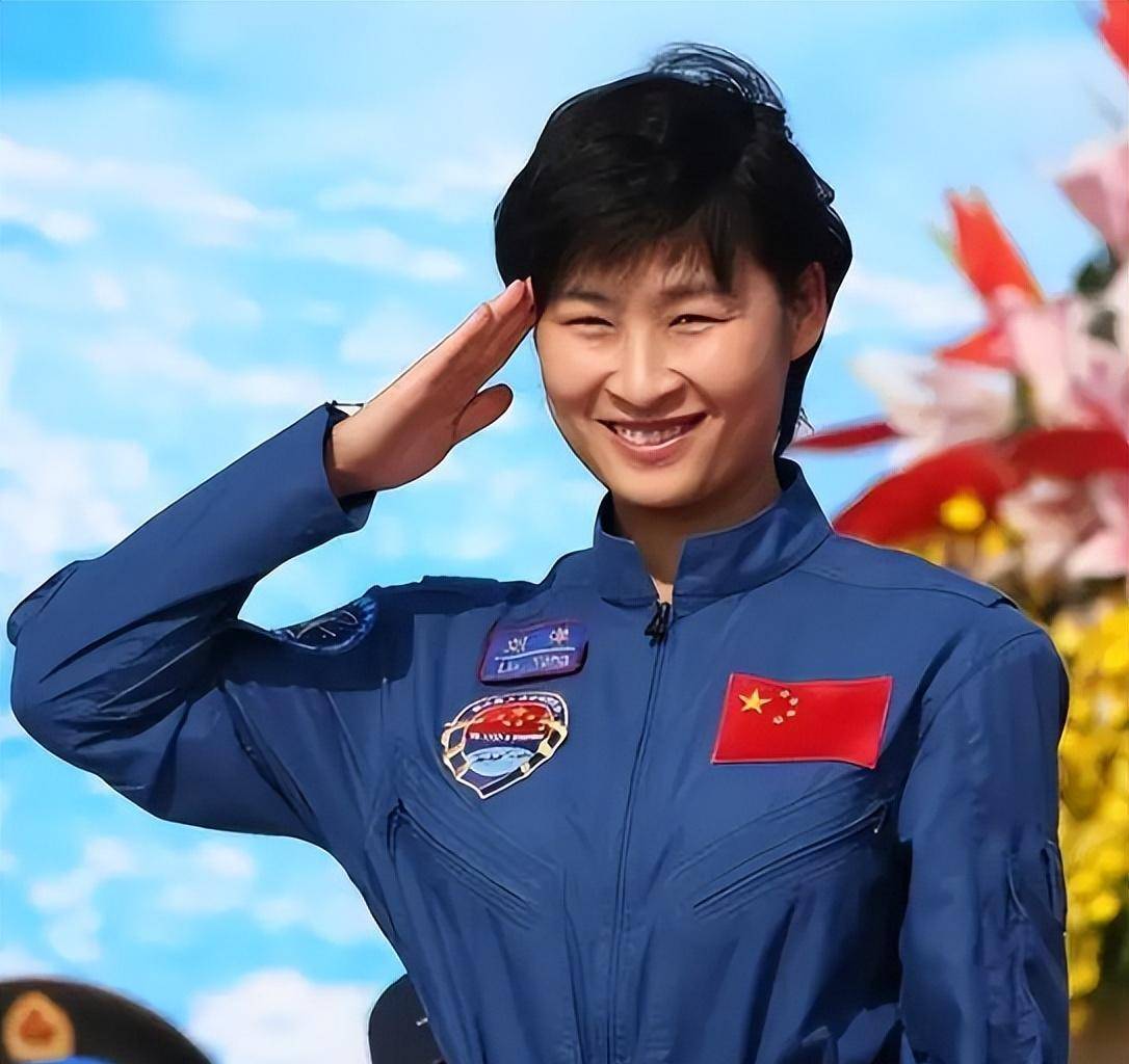 女航天英雄刘洋丈夫:为妻子种菜,两人婚后9年才生孩子_张华_飞行_部队