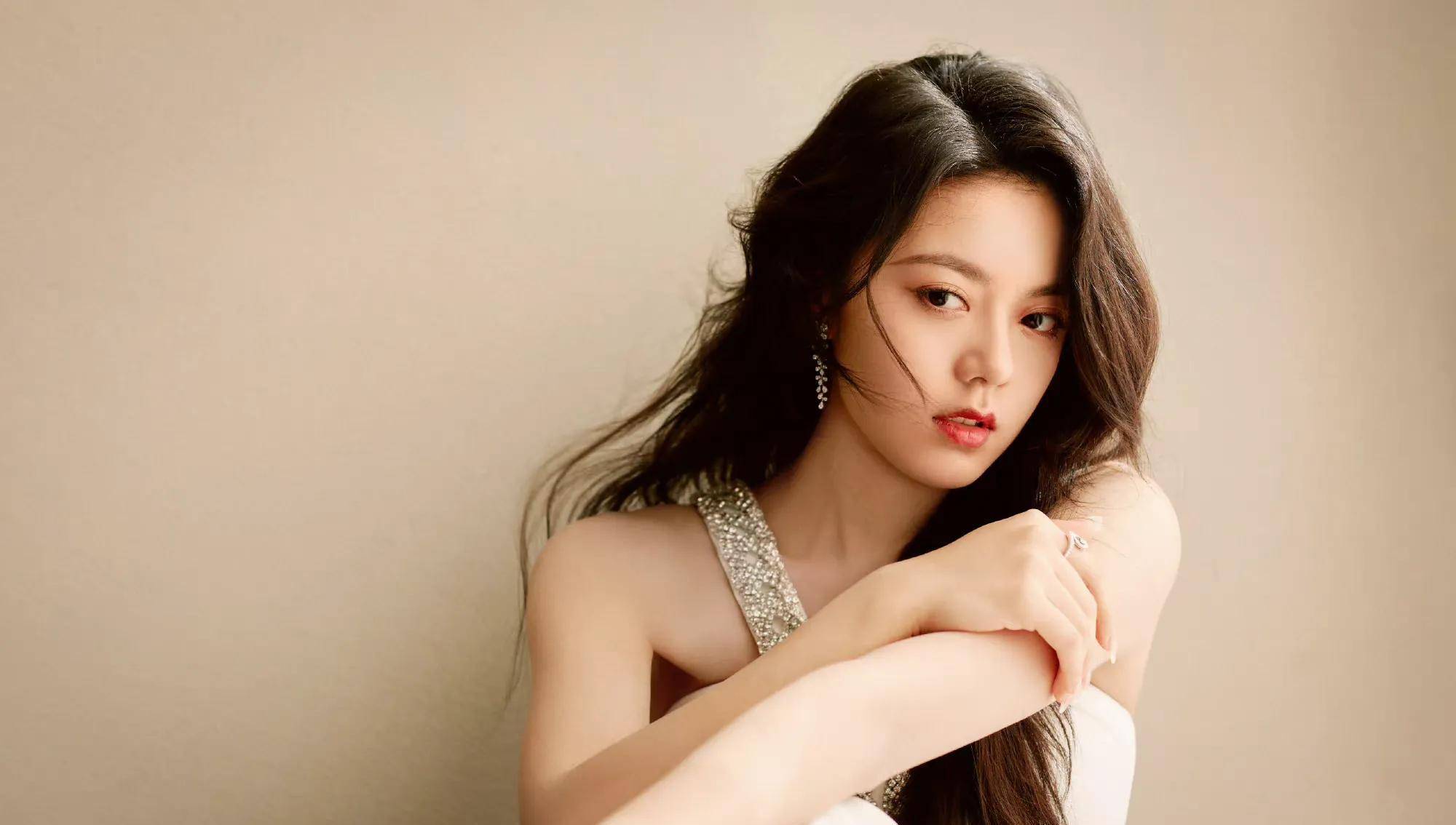 赵今麦白色长裙造型大片,高清壁纸,纯净又甜美_玫瑰_氛围_窗帘