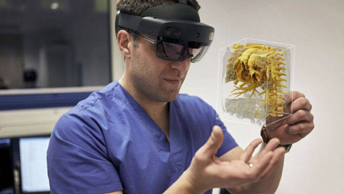 埃尔兰根大学医院基于hololens 2   西门子医疗进行人体器官解剖渲染