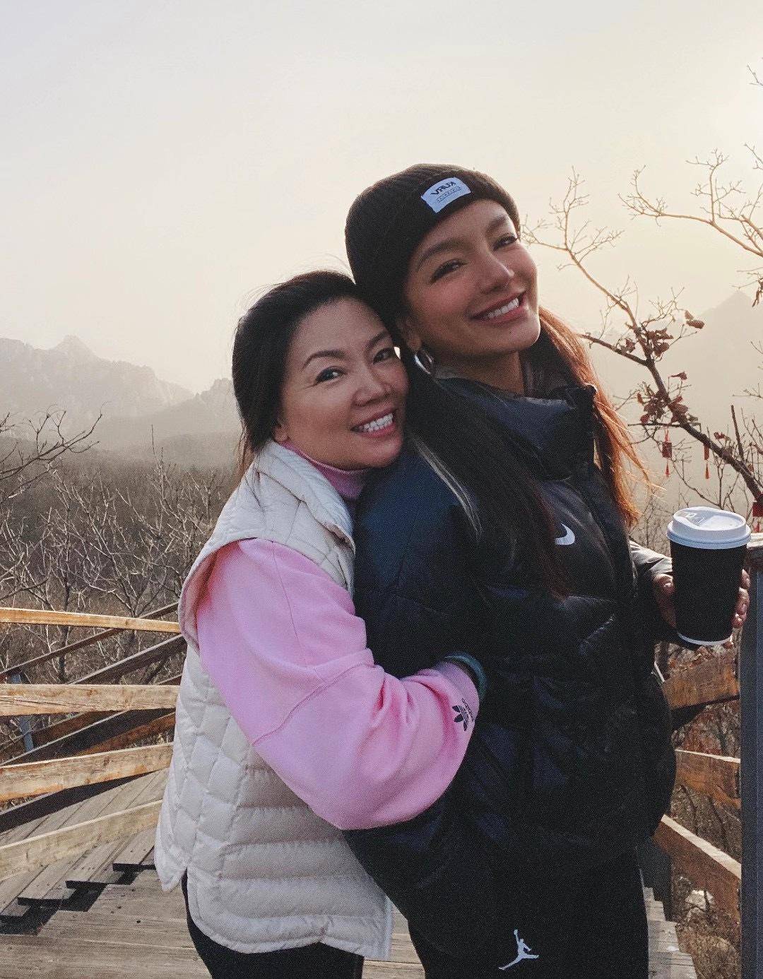 江映蓉听陈梓童写给妈妈的歌哭了,身世坎坷,自幼和妈妈感情好