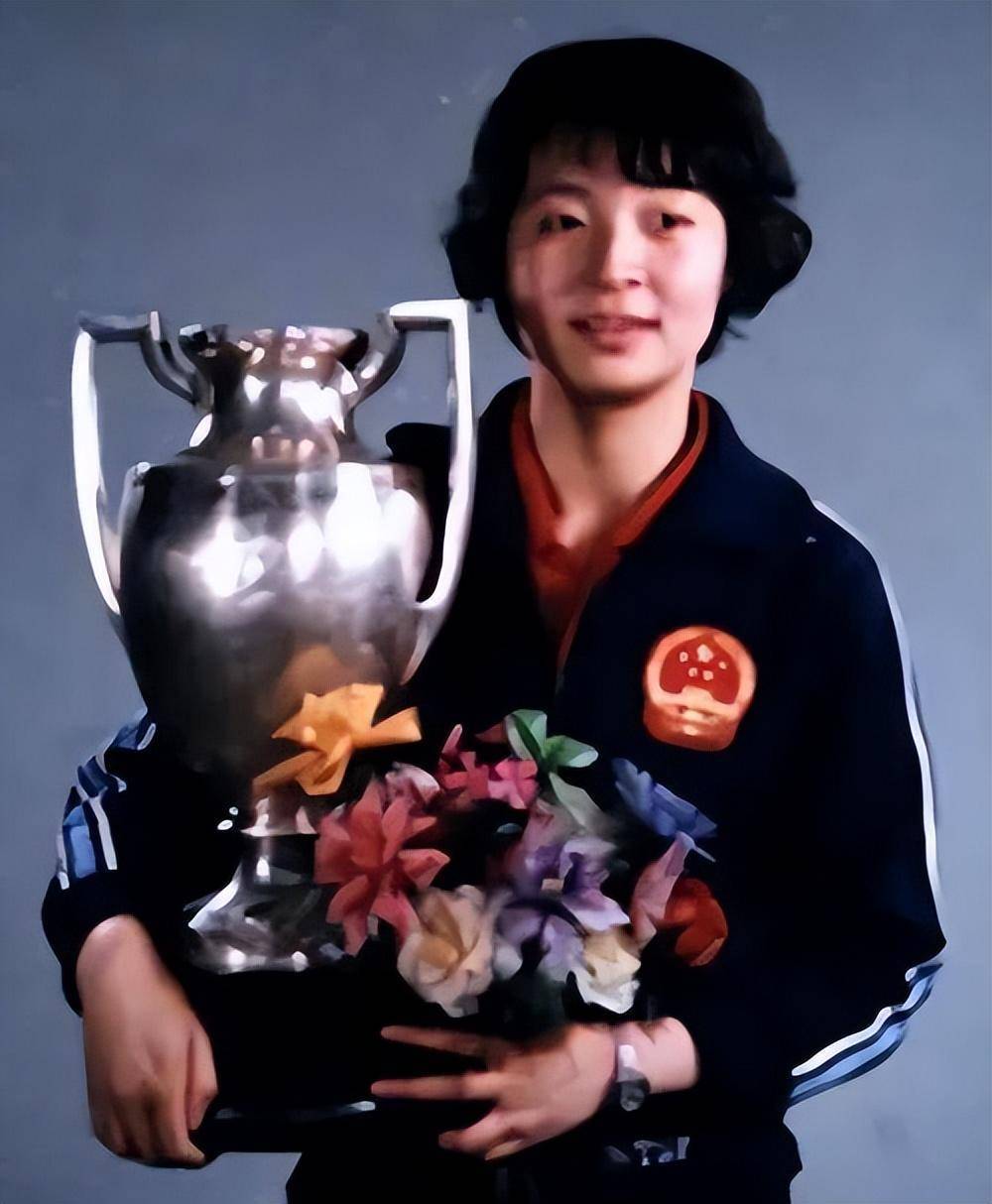 女乒一姐曹燕华:前夫施之皓娶小23岁队员,她57岁再婚,优雅如诗_乒乓