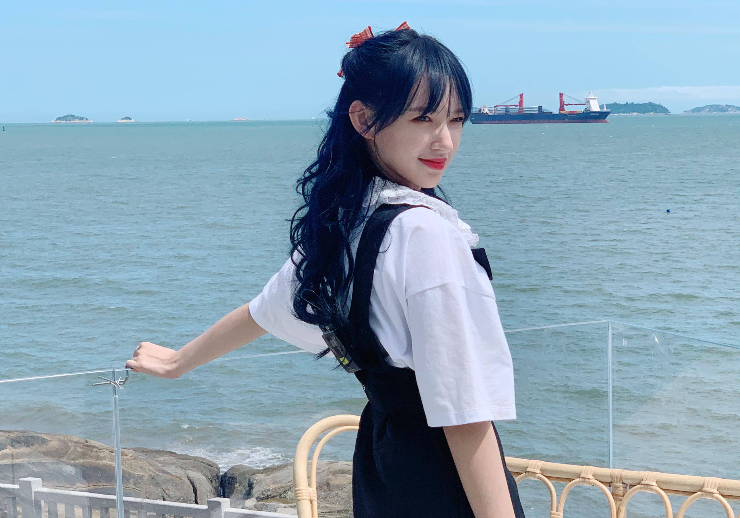 程潇的长相非常甜美,她有着167cm的身高,但是一直都保持着120斤的体重