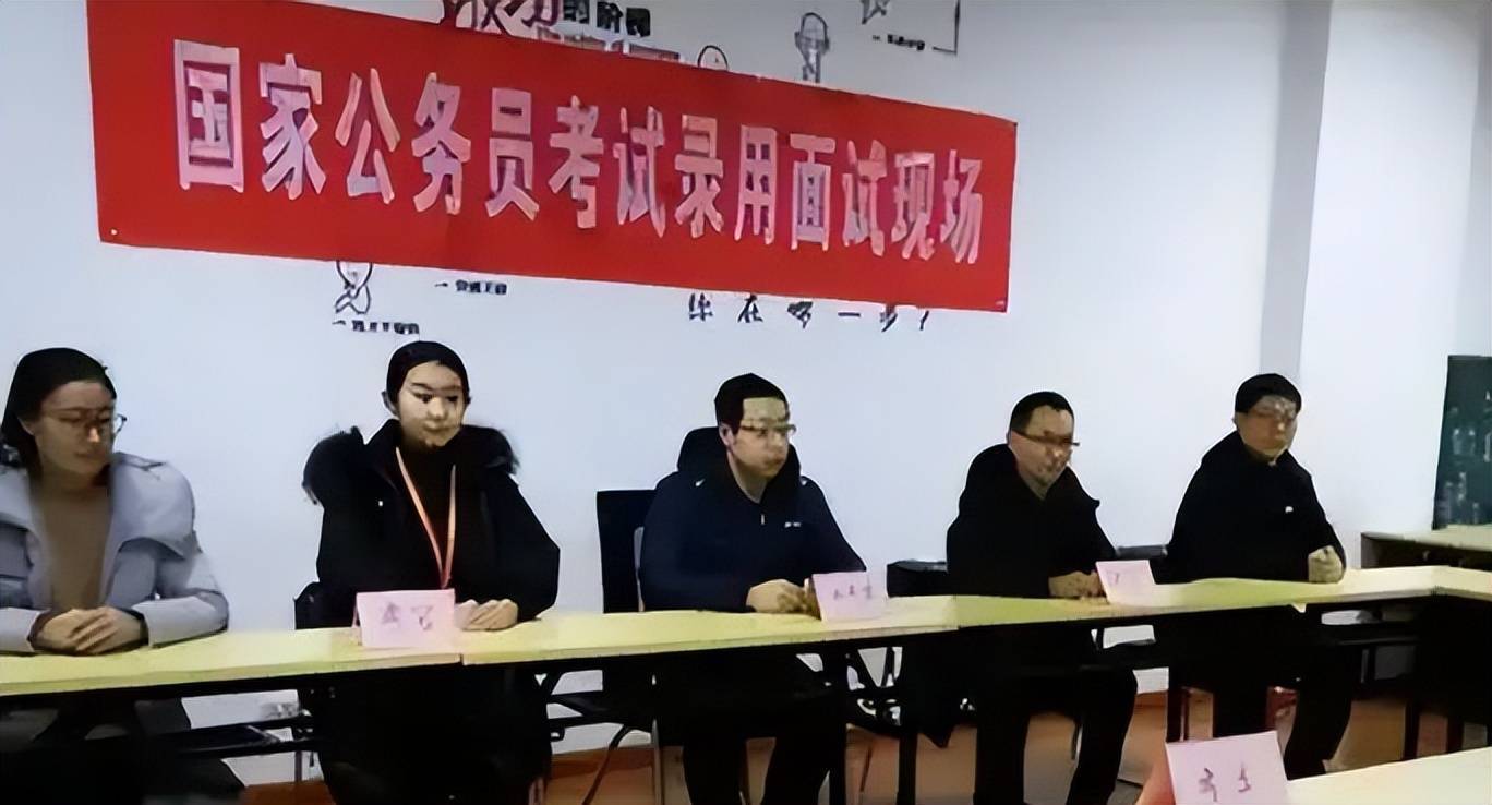 女书记因缺席女儿成人礼呜咽，却被骂上热搜，此次实的很难共情