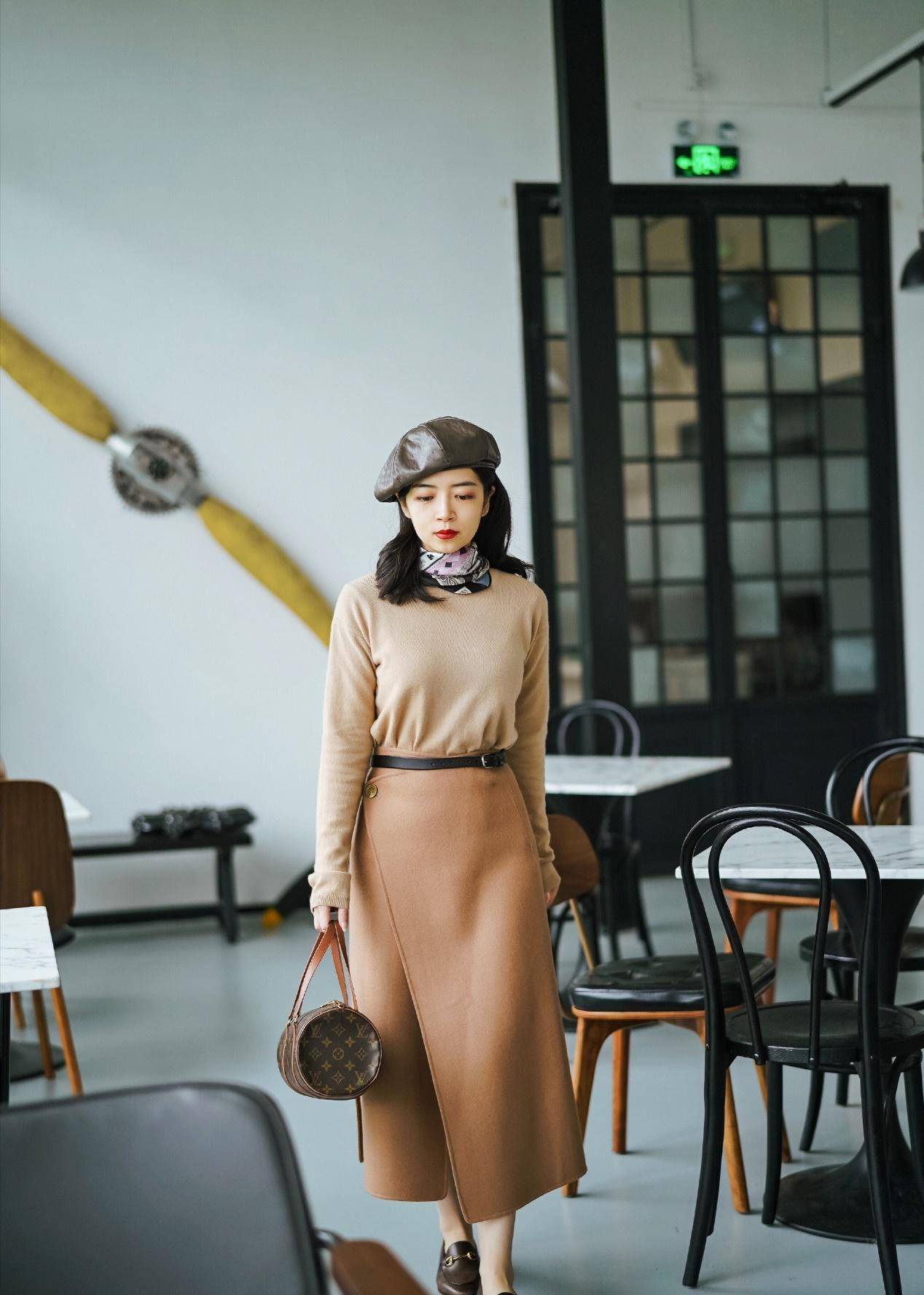 看博主三木的"随便穿",一看就透着高级_棕色_大衣_西装