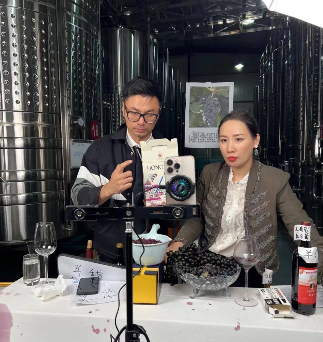 听障人士在直播间里"被看见"_郭玉良_董文涛_手语