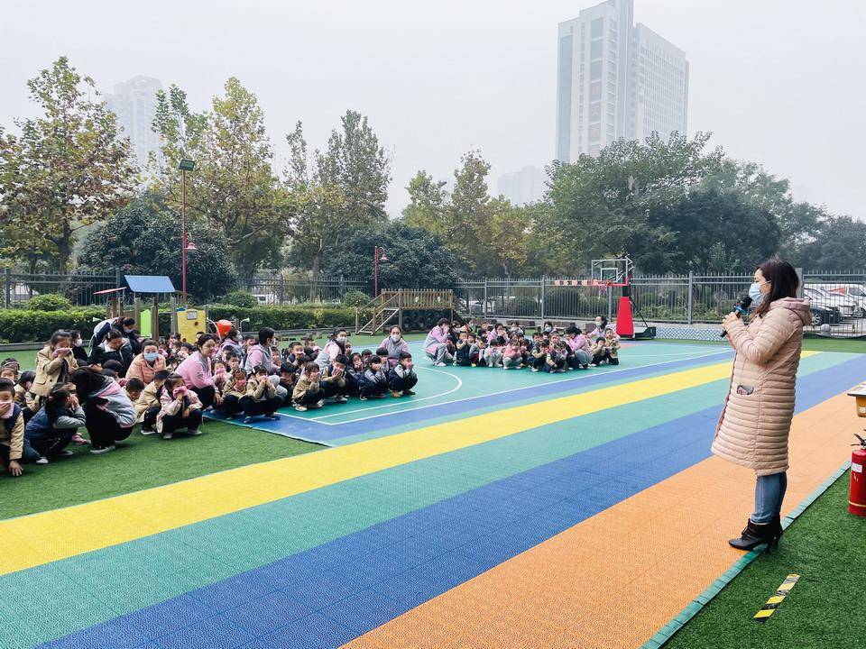 西安瑞朗幼儿园开展消防演练活动