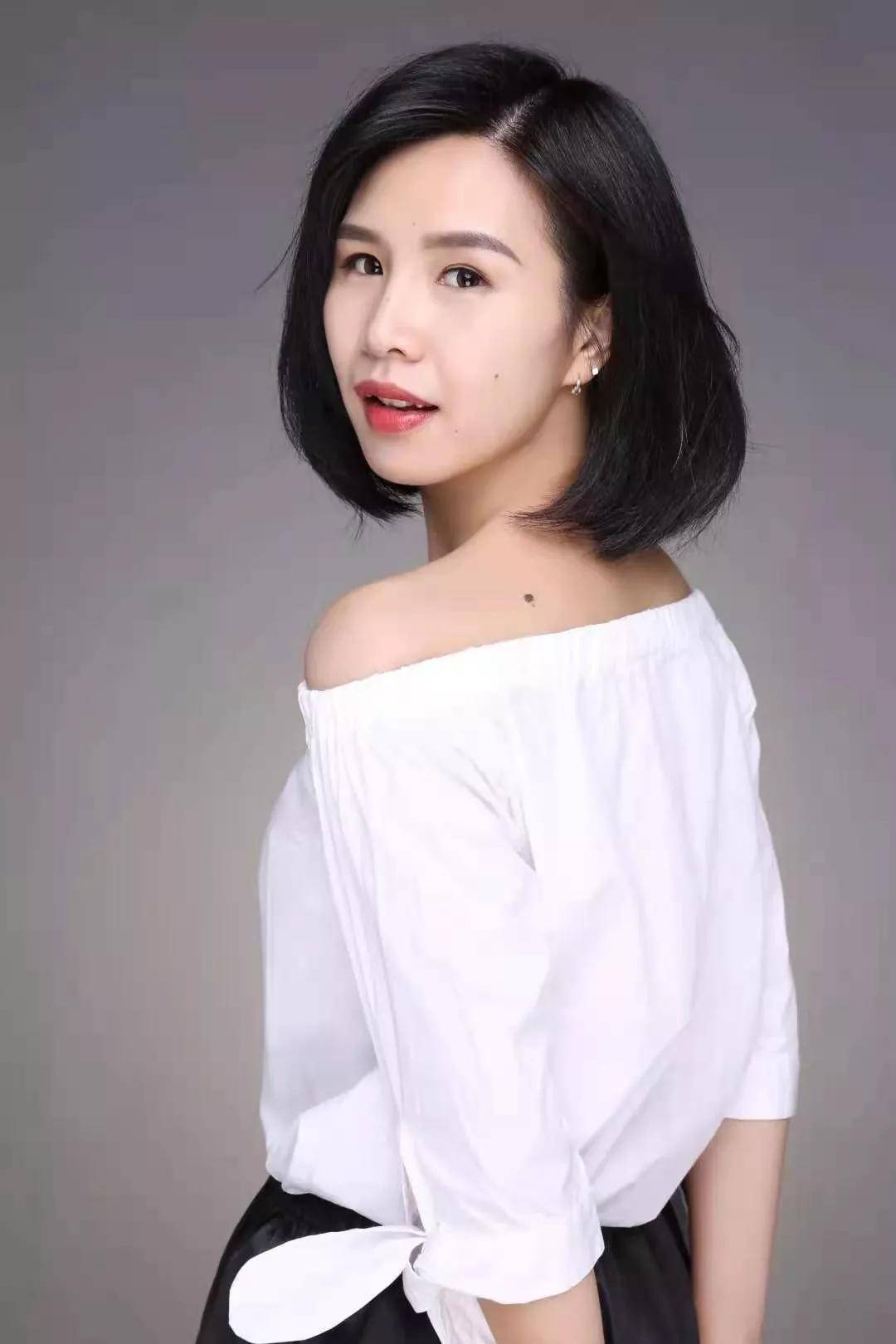 上官飞凤,演艺界的一个"奇女子",这个女人特别爱show_电台_广播节目