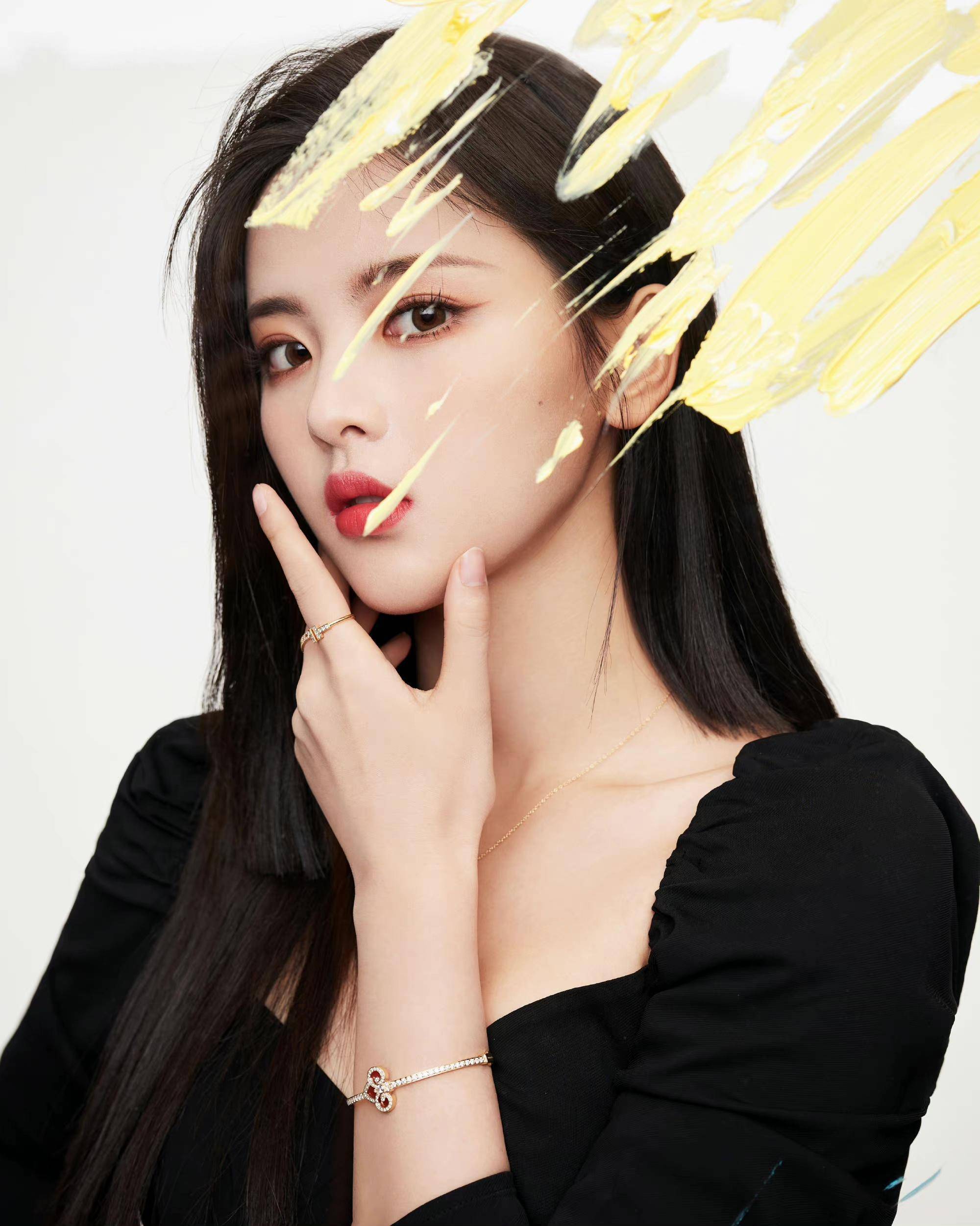 锦鲤少女杨超越进军演艺圈,出演的电视剧口碑极佳,网友好评不断_质疑