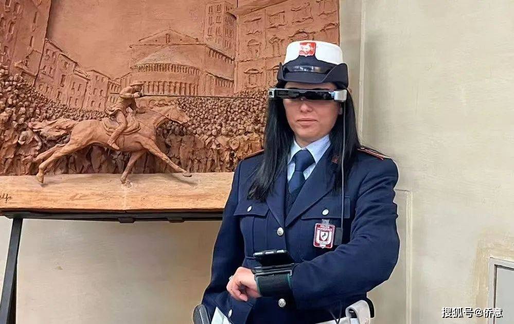 意大利警察戴上红外眼镜,伪装成"骇客帝国"就为罚你钱_阿雷佐_车辆