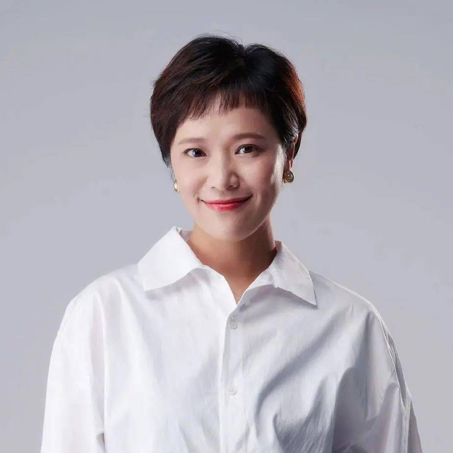 李欣,上海人民广播电台首席播音,播音指导(正高);两届中国播音主持金
