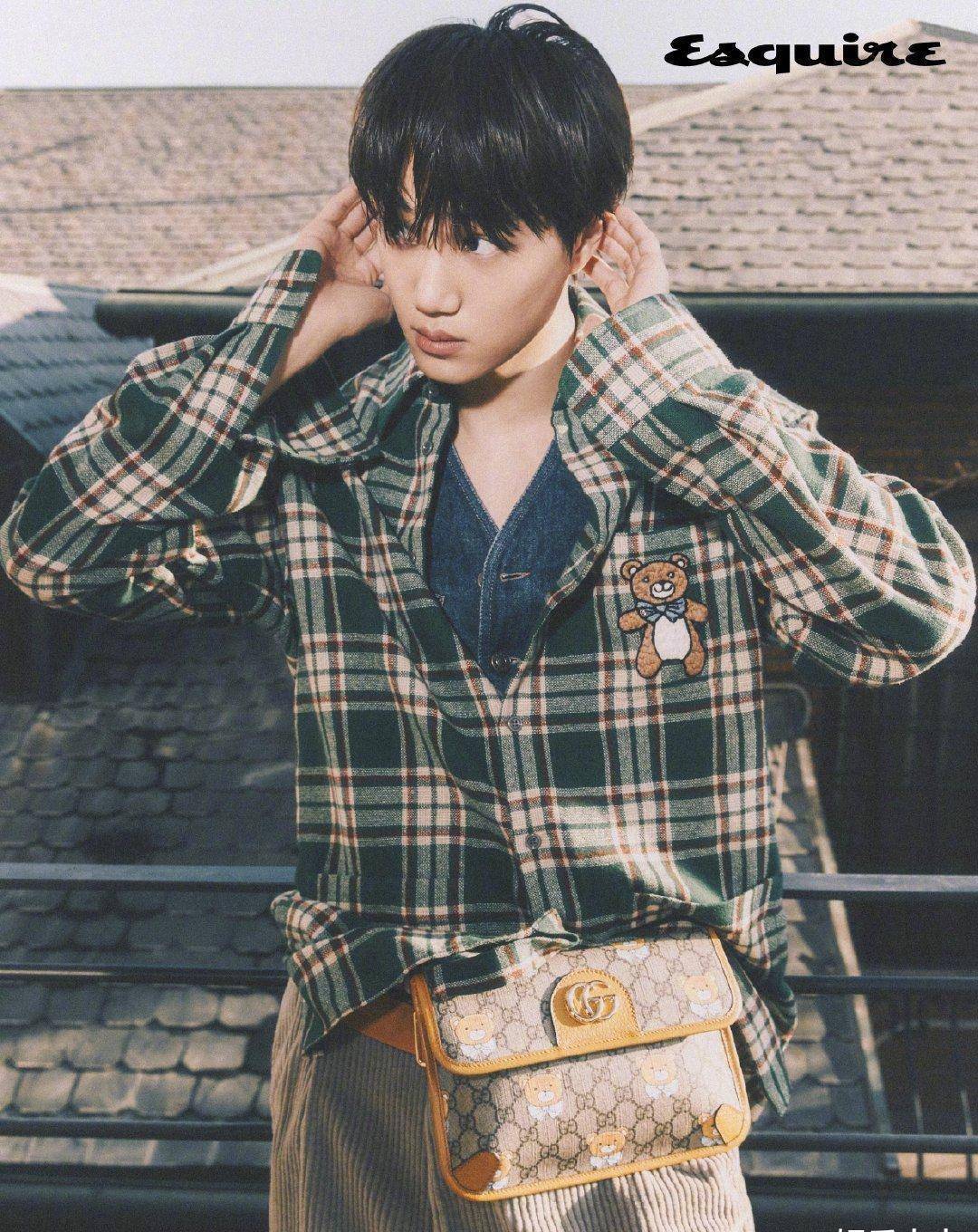 10月22日,金钟仁《esquire korea》三月刊封面大片,穿着gucci小熊印花