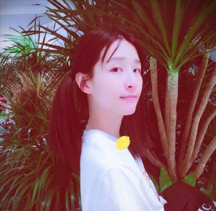 "林宛瑜"赵霁近照公开,对着镜头卖萌的她,生活让人羡慕_网友_明星