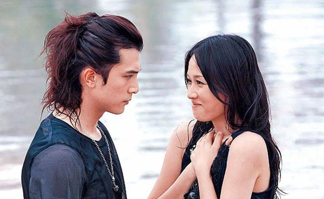 有一次,邱泽生病,陈乔恩亲自跑到对方家里看他,后来还在《佳期如梦》