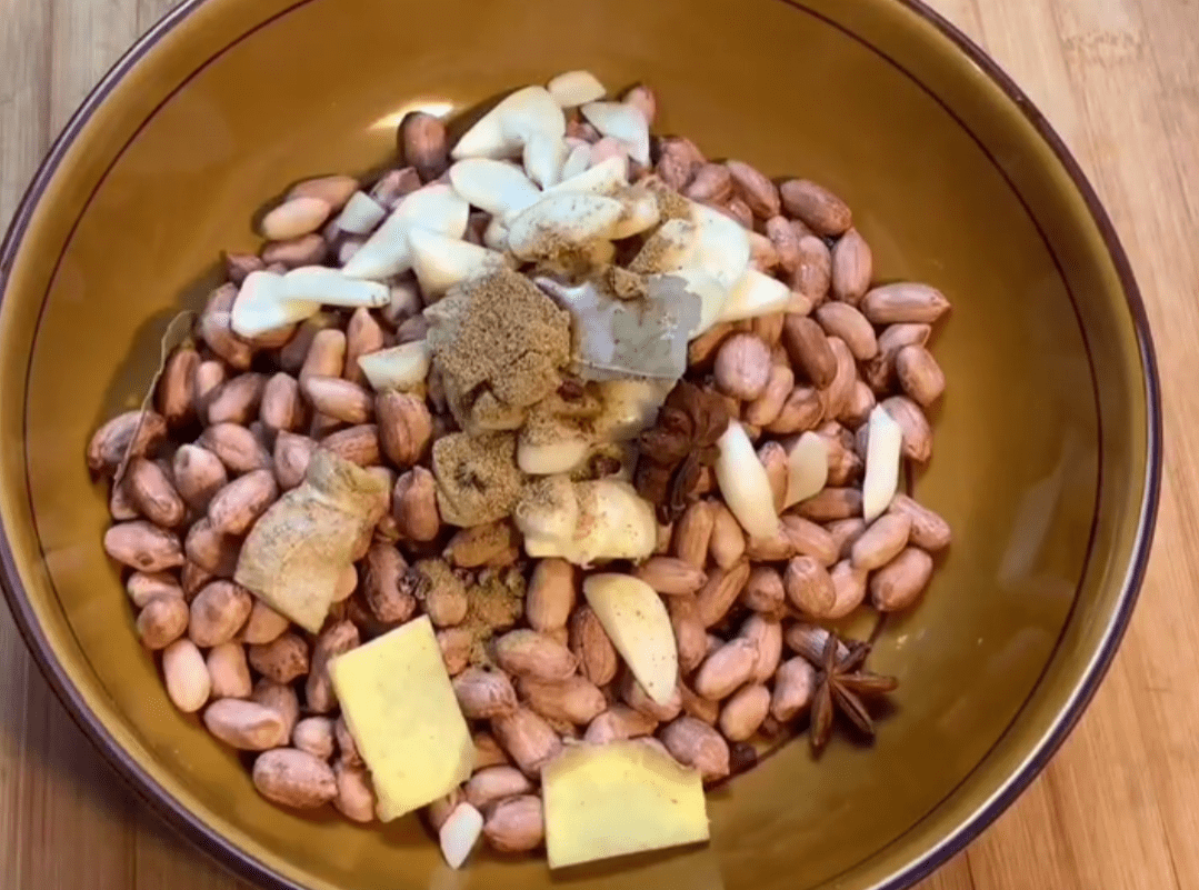 蒜香花生米的正宗做法,比水煮的简单,比油炸的好吃_大蒜_时候_水分