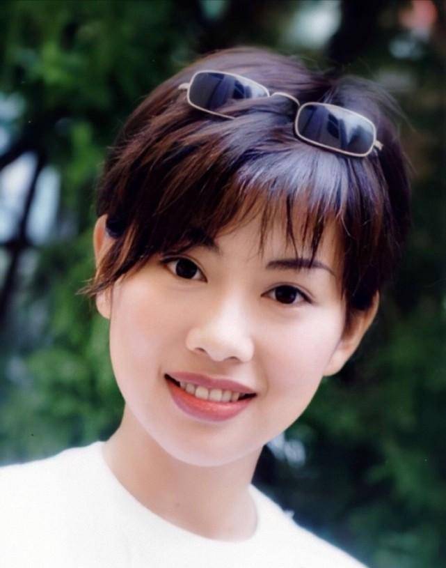 陈松伶：财帛被干妈女儿占有后，二十年没有联络的亲妈收容了她