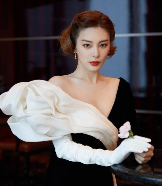 张雨绮将接影版《扫黑风暴》?