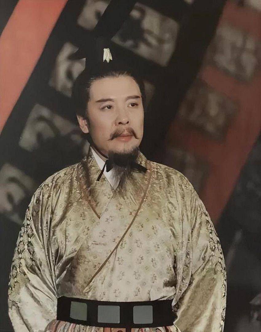 "刘备"孙彦军:演戏时饿得偷玉米,成了名演员也穷得骑电瓶车_孙彦飞