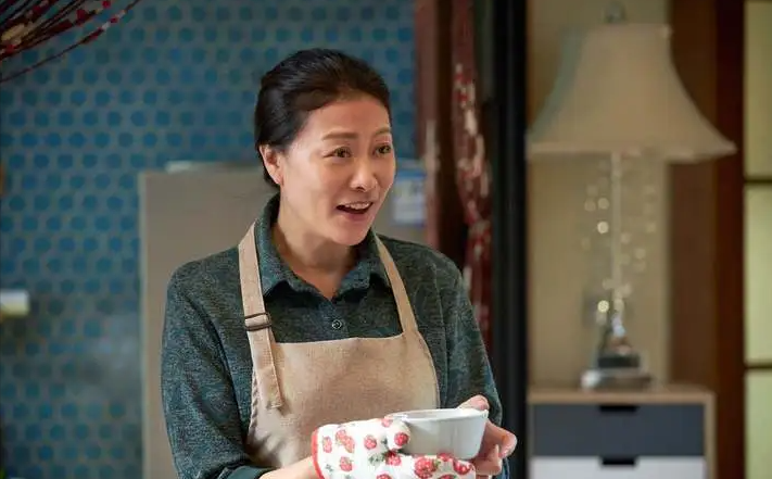 影后岳红:产后5个月,丈夫李连杰和她提离婚,人到中年又患癌