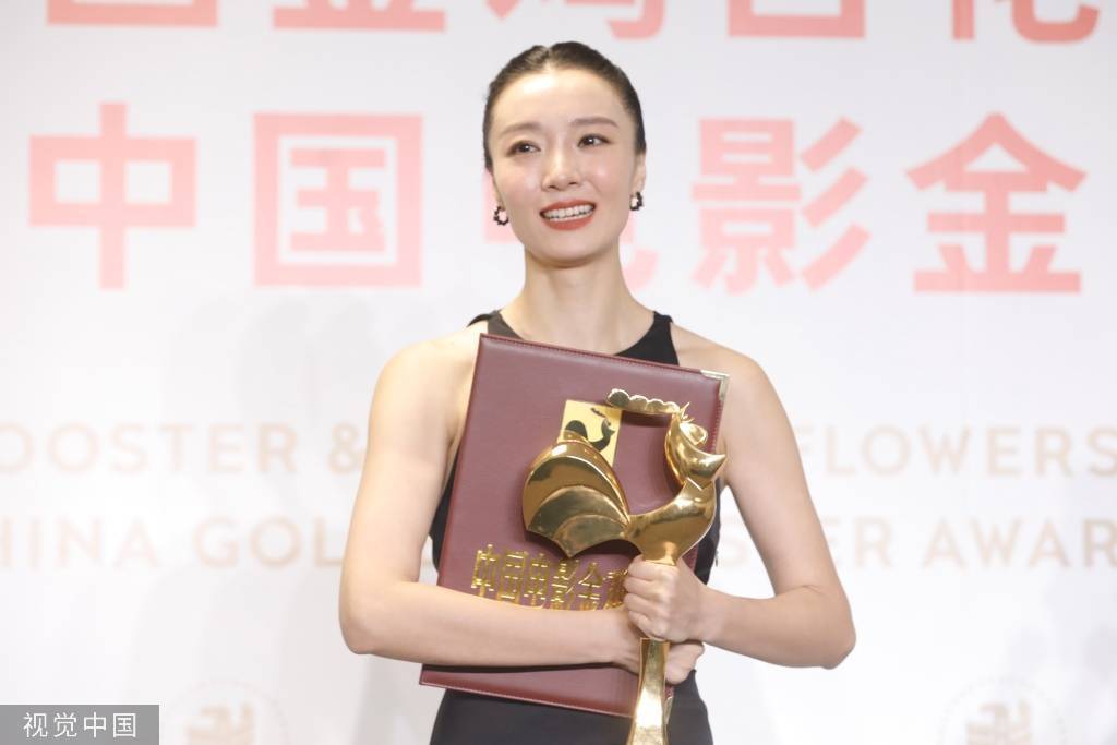 届金鸡奖颁奖礼上,齐溪凭借《奇迹61笨小孩》拿到金鸡奖最佳女配角