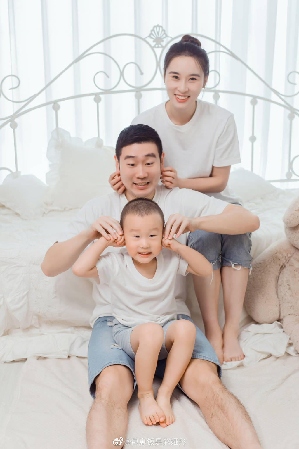 们纷纷留言点赞:"壮壮(刘成包宜鑫夫妇的儿子的昵称)越长大越可爱了"