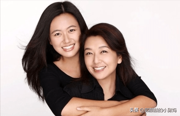 52岁江珊经历前任王志文高曙光靳东,又嫁小15岁男子,现在很幸福_什么