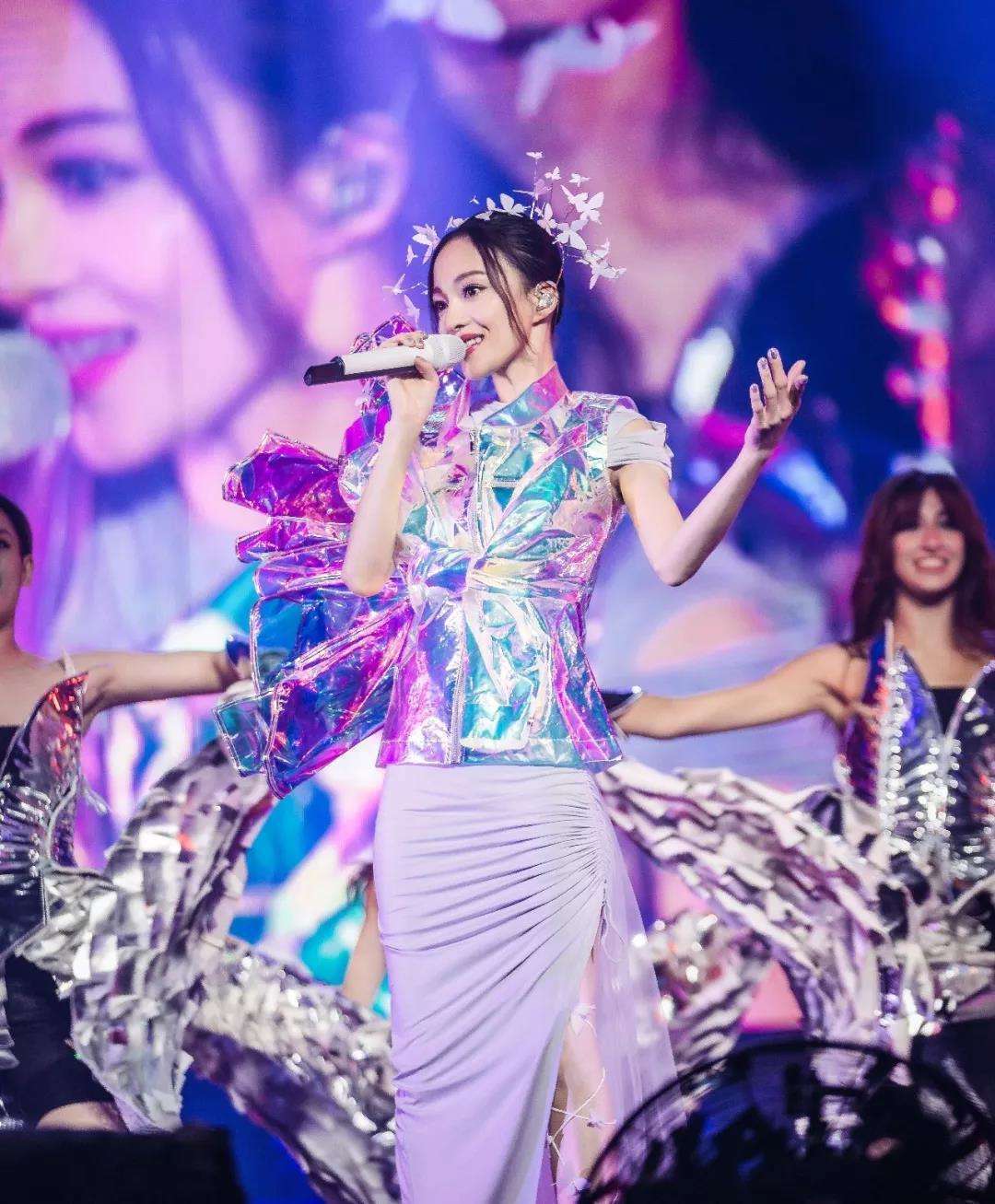 张韶涵翻红史:遭亲妈背刺,被卷走1亿财产,如今买下整座岛屿_姜瑜_生活