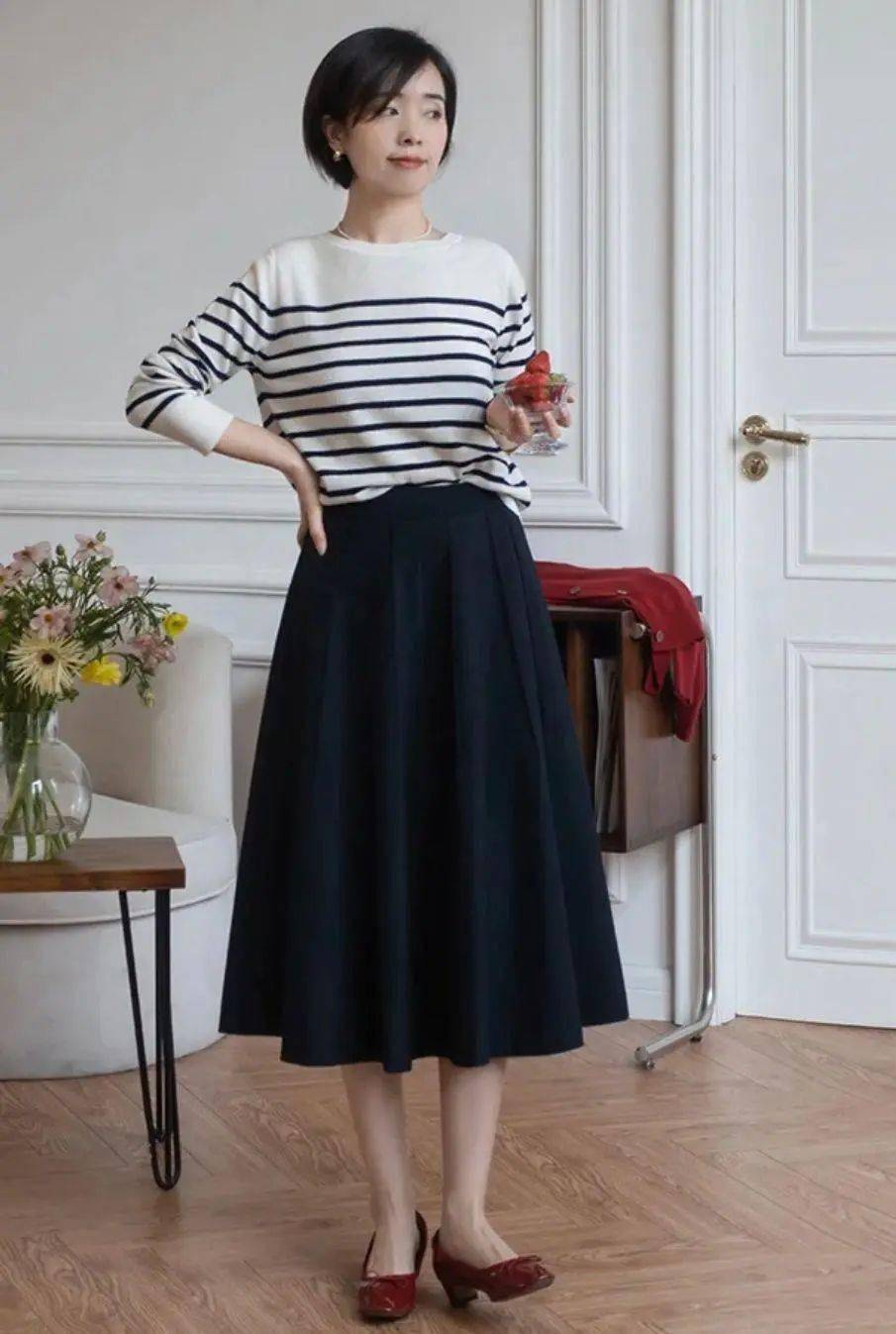 最近火起来的"千褶裙",不挑身材,年龄,40岁的女人穿最合适_的设计