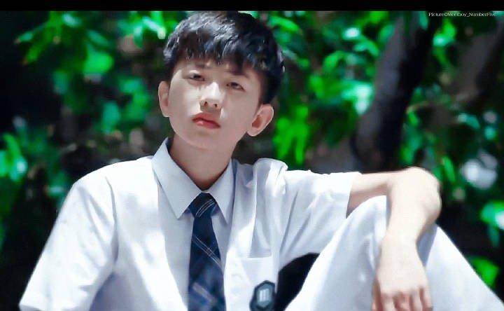 大型考古现场!蔡徐坤17岁青涩照曝光,非主流言论笑翻网友:染哥yyds!