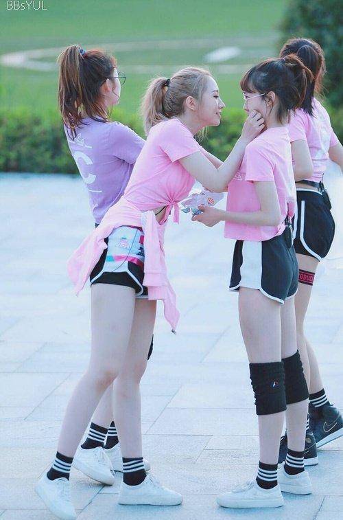 sunnee强吻美岐,美岐捏李子璇脸,网友:喜欢谁,讨厌谁一目了然_sunnee