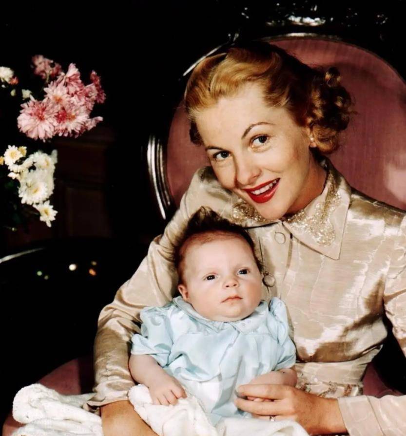 琼芳登:母亲偏心,和姐姐争一辈子,4段婚姻只有痛苦,96岁去世_奥利维亚