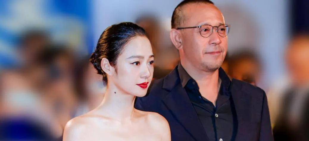 她是大胆的女演员,与导演"假戏真做",戏没拍完就