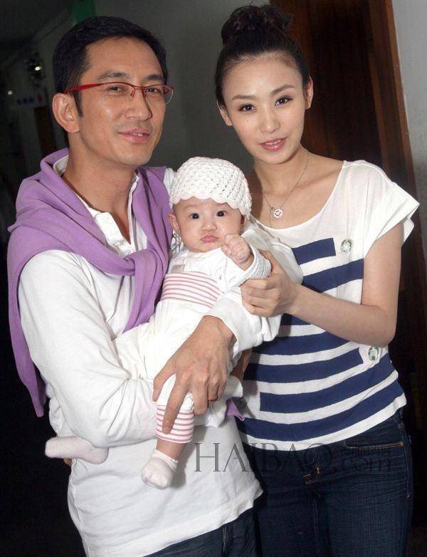 最终吴启华娶了比他小21岁石洋子,但是石洋子是一个极其不负责任的