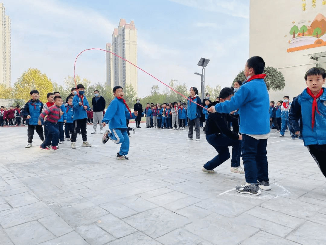 2022年11月15日,西安市浐灞第十六小学举行了