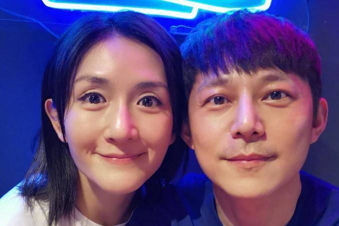 被造谣和何炅多年感情生变,谢娜晒合照怒怼,却还要请他们吃烧烤_关系