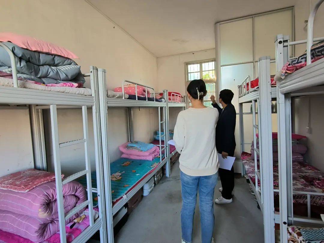 兴国枫边中学:齐动手,换新颜,树新风_寝室_教室_文化