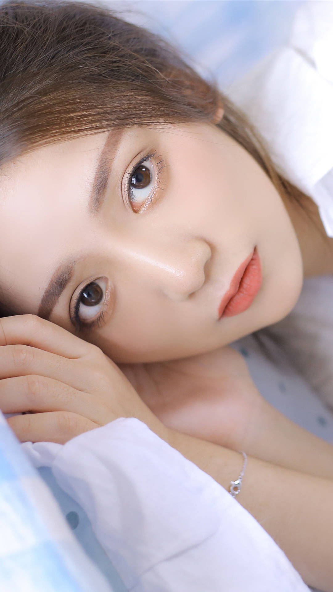 马尾辫美女白丝美腿小米手机动态壁纸