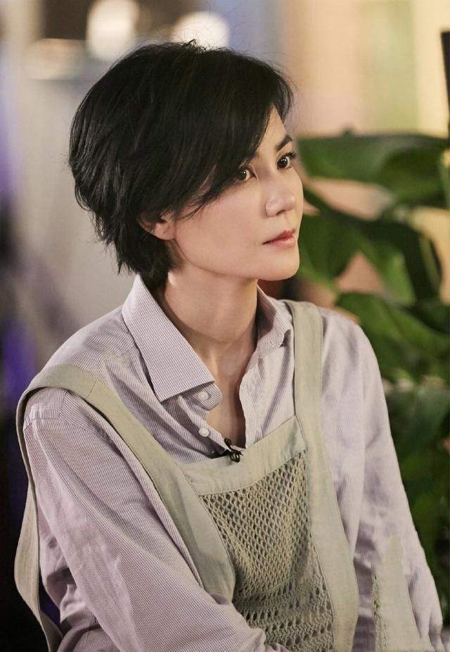 王菲:婚姻的遗憾来自父母,哥哥55岁未婚,经济一般相亲2次被拒_父亲