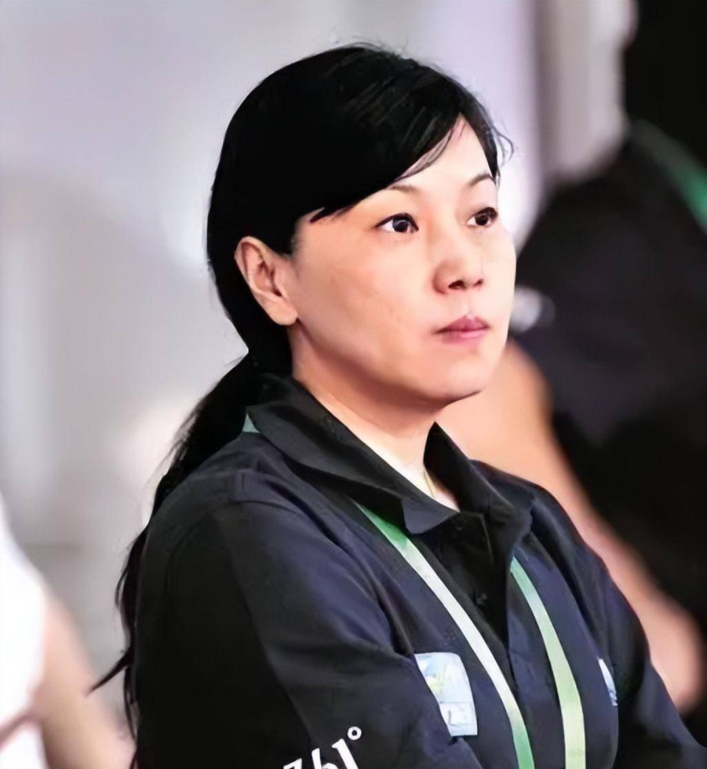 让一个奥运冠军来当助理教练,听起来有些大材小用,但周继红并不认为有